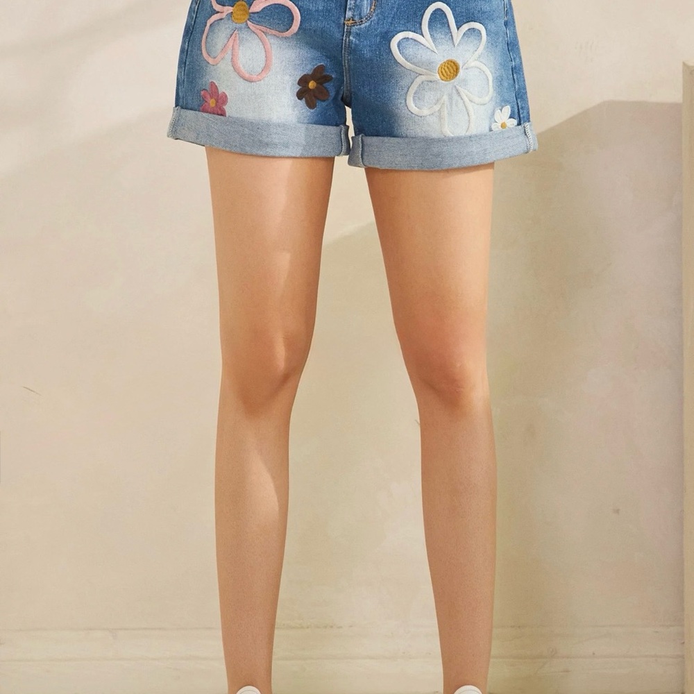 Restock May 2026! NEW! LAST 1! Oli & Hali Floral Embroidered Denim Shorts - Picture 10 of 11